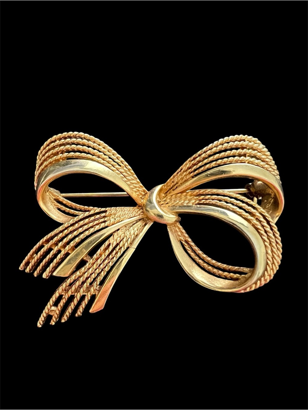 Lister Vintage Large Gold-Tone Bow Brooch - Elegant Women's Jewelry